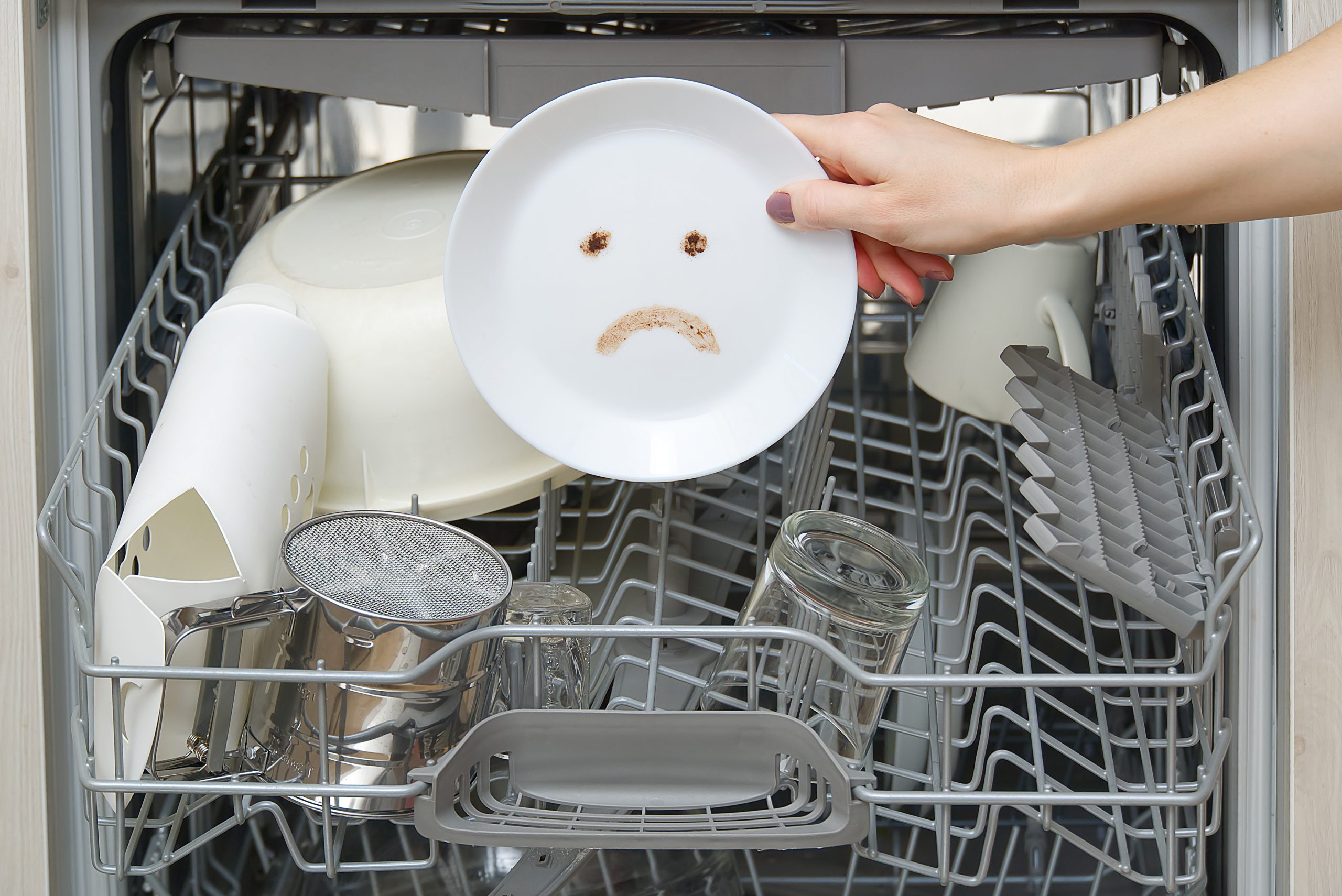 Les erreurs à ne plus faire pour que votre lave-vaisselle lave enfin  correctement !